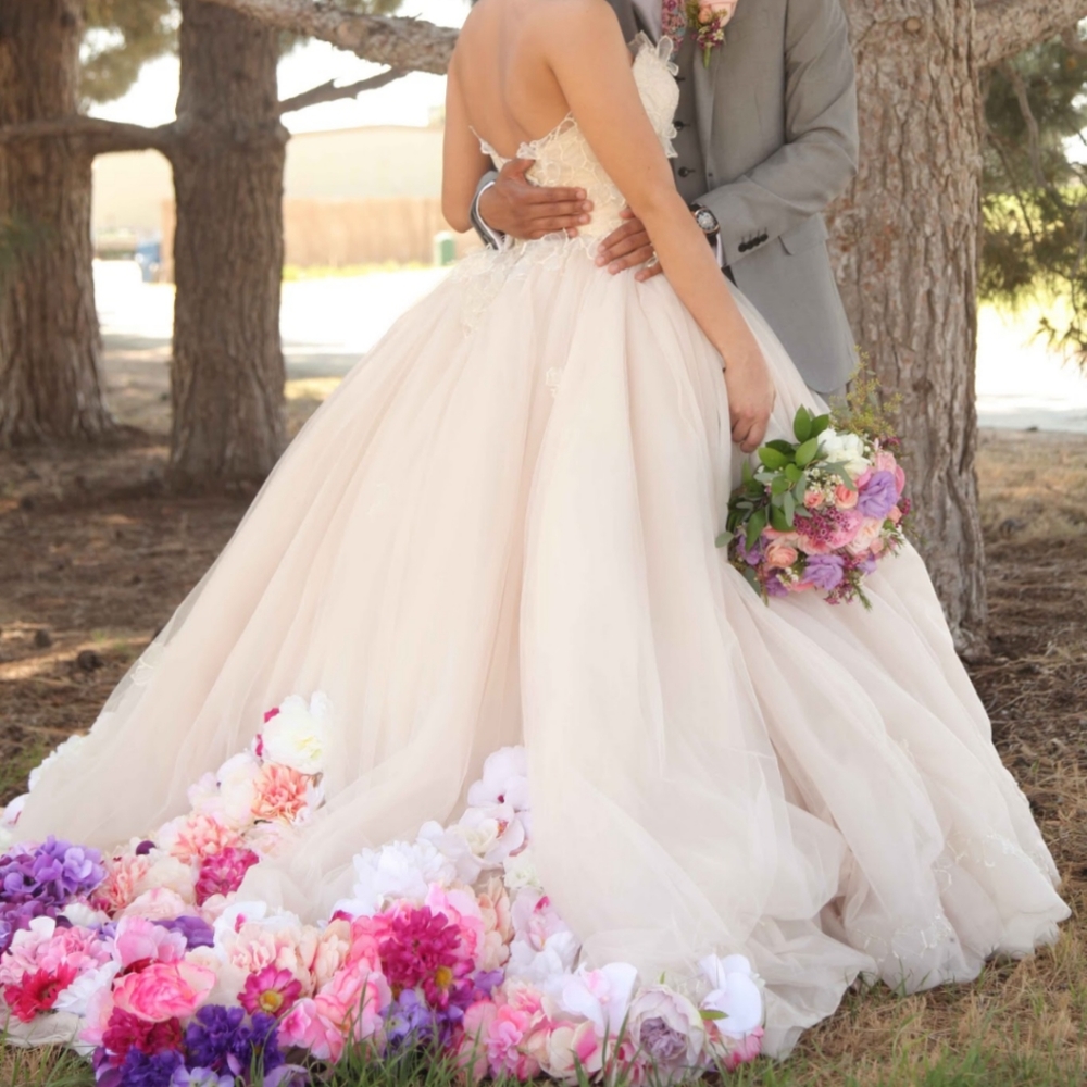 Unique Couture Wedding Gown - Picture 5 of 6